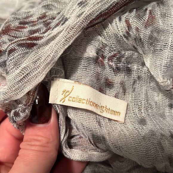 Collection Eighteen Women's Animal Print Infinity Scarf - Picture 5 of 6